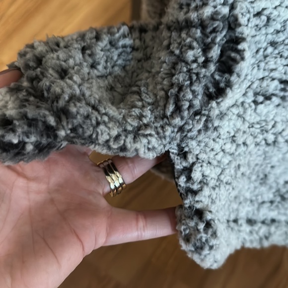 Comfy NWT Sherpa half zip!🖤 - Picture 4 of 8